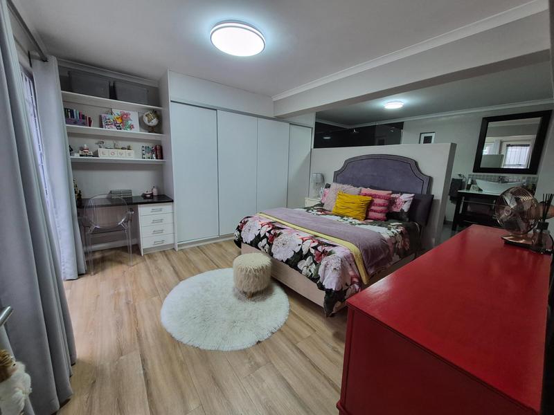 To Let 4 Bedroom Property for Rent in Oude Westhof Western Cape